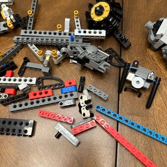 Lego Legos Tech pieces.robot Star Wars pieces
Endless options - Picture 4 of 14